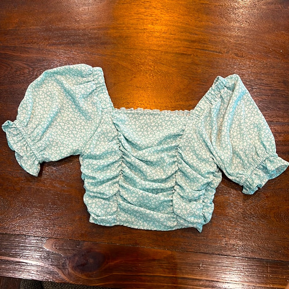 ✨🩵Altar’d State Floral Ruffle Cropped Blouse! Sooo Cute! XS 🩵✨